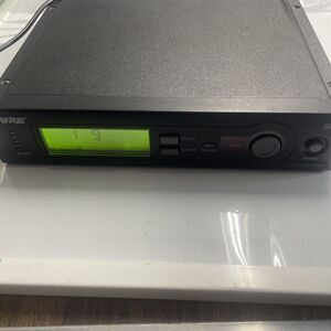 Shure SLX4 Wireless Microphone Receiver Only Receiver Tested Working ￼